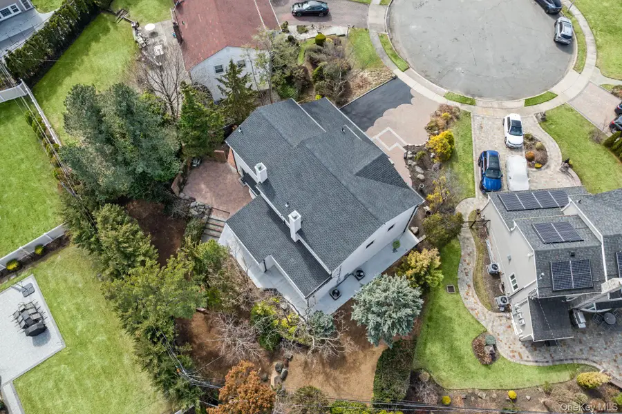 12 Foxhurst Court, Manhasset Hills, NY 11040 - Image #2