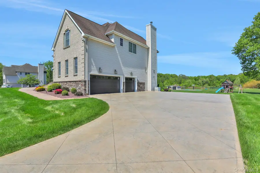 28 Viola Court, Wappingers Falls, NY 12590 - Image #2