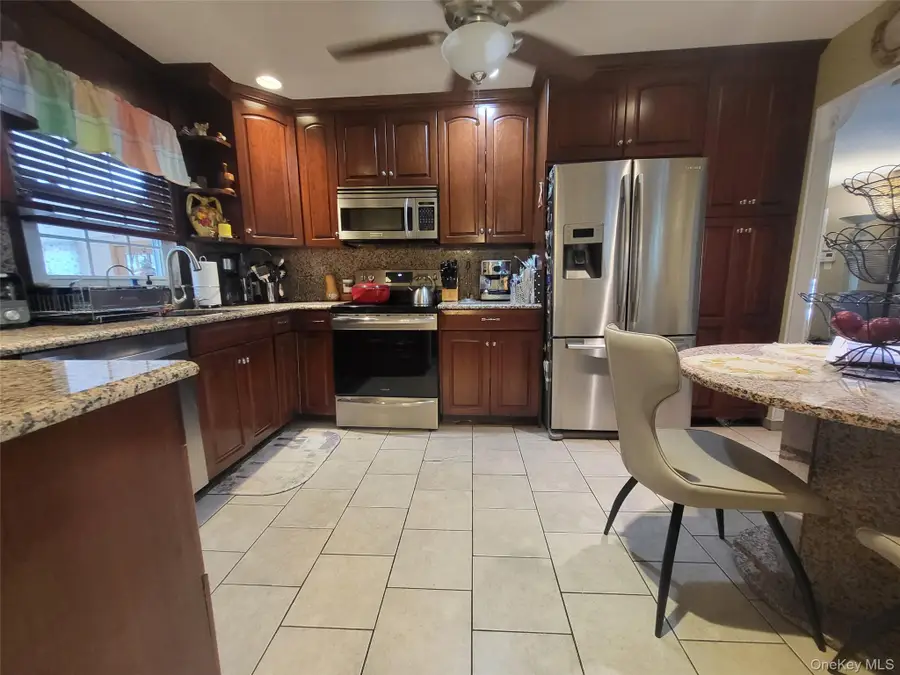 413 51st Street, Lindenhurst, NY 11757 - Image #3