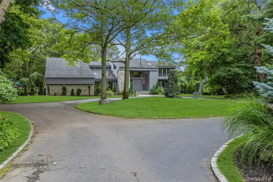 6 Fox Hunt Court, Huntington, NY 11743 - Image #2