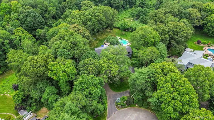 6 Fox Hunt Court, Huntington, NY 11743 - Image #3