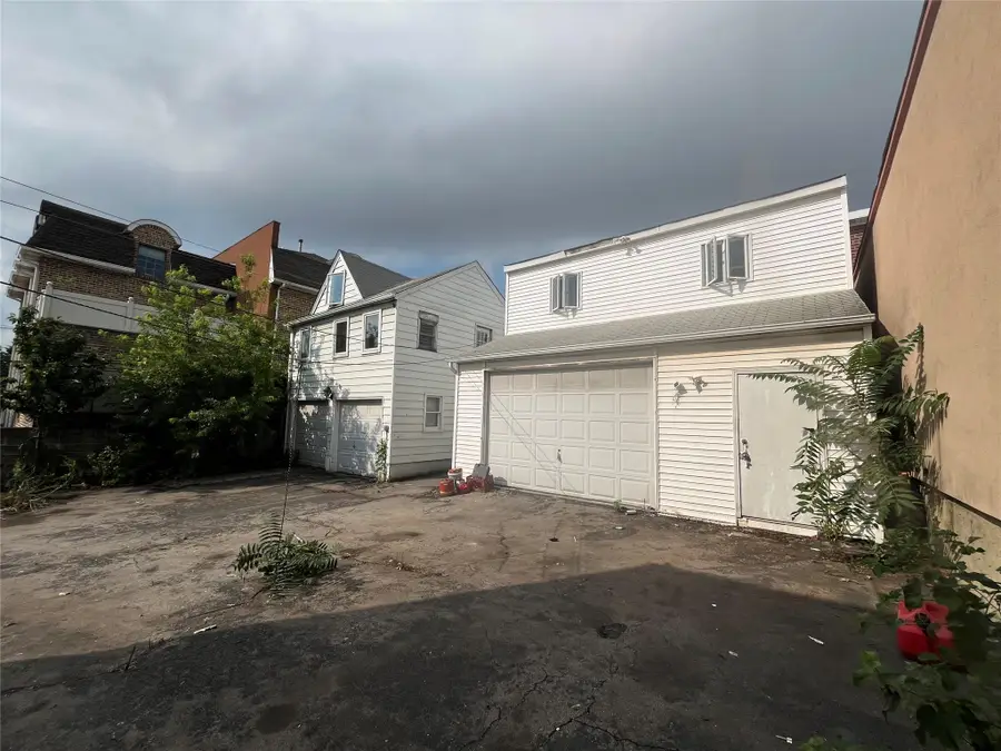 5611 Remsen Place, Maspeth, NY 11378 - Image #3