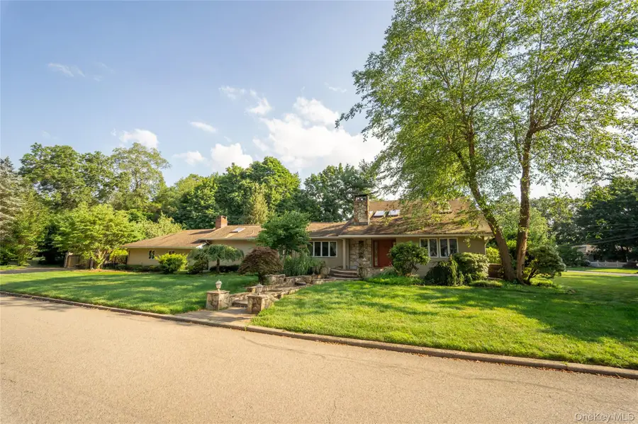 6 Cambridge Drive, Smithtown, NY 11787 - Image #3