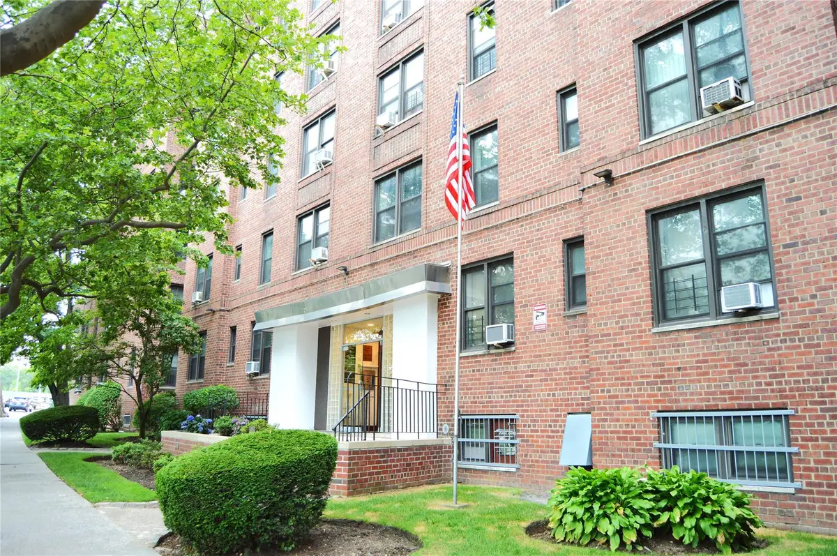 84-31 Van Wyck Expressway #5F, Briarwood, NY 11435 - Image #1