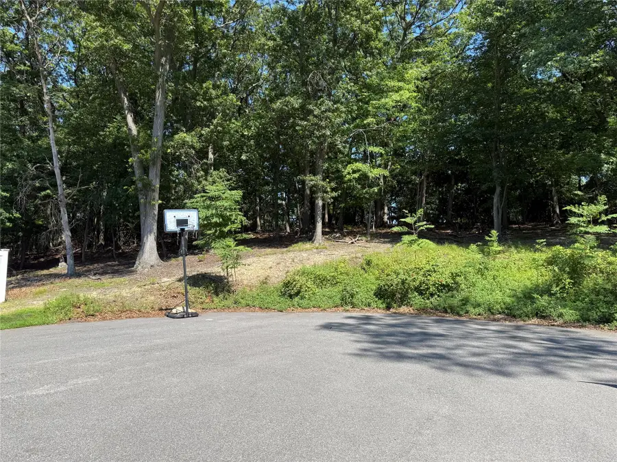 Samantha Lane, Port Jefferson Station, NY 11777 - Image #2