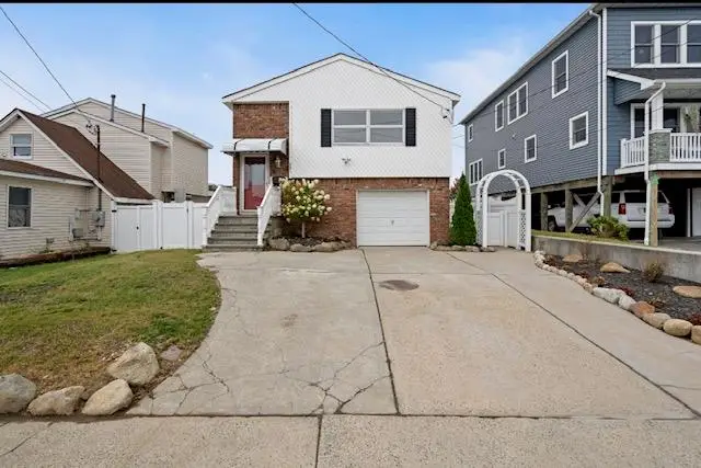 881 Surf Street, Lindenhurst, NY 11757 - Image #1