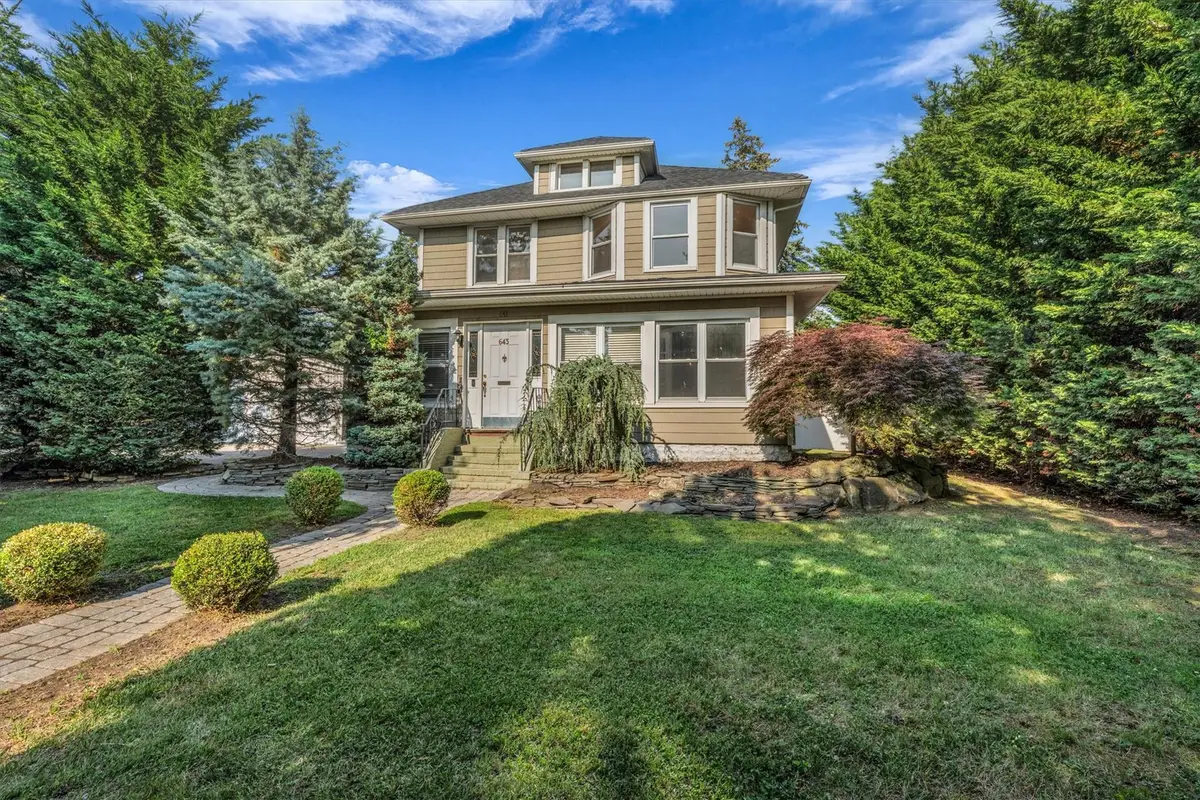 643 Deer Park Avenue, Babylon, NY 11702 - Image #1