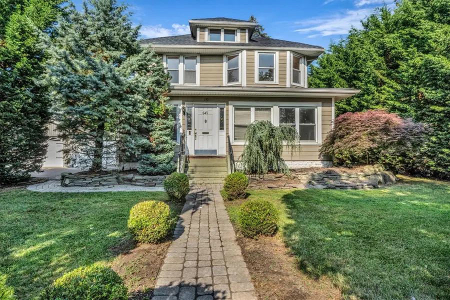643 Deer Park Avenue, Babylon, NY 11702 - Image #2