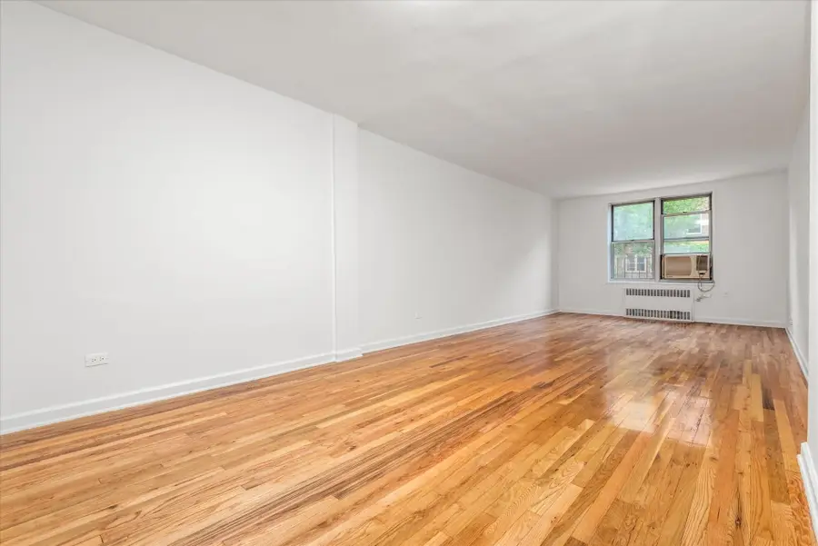 67-30 Clyde Street #3L, Forest Hills, NY 11375 - Image #2