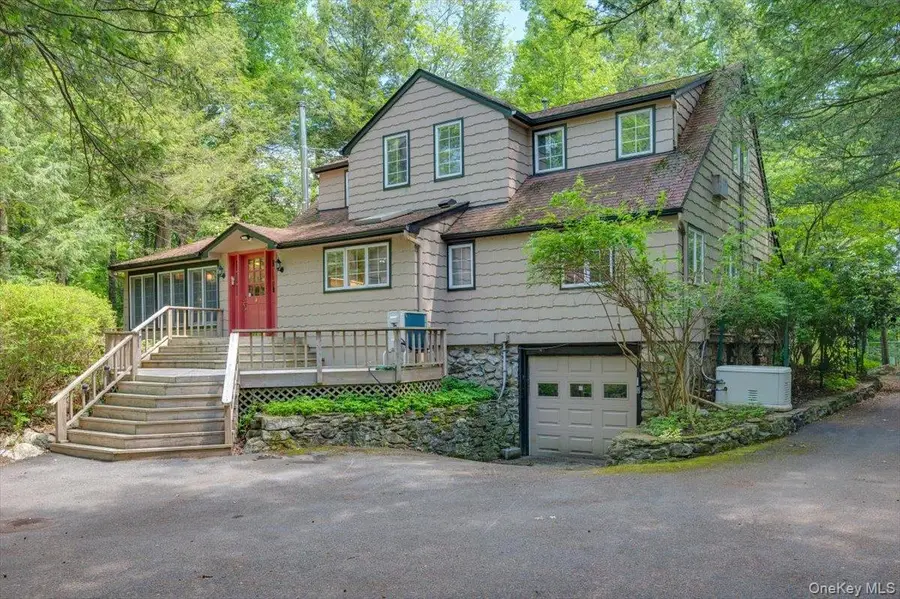 1064 Barrett Circle W, Carmel, NY 10512 - Image #2
