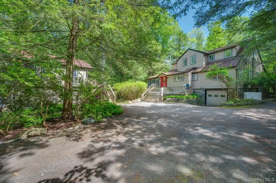 1064 Barrett Circle W, Carmel, NY 10512 - Image #3