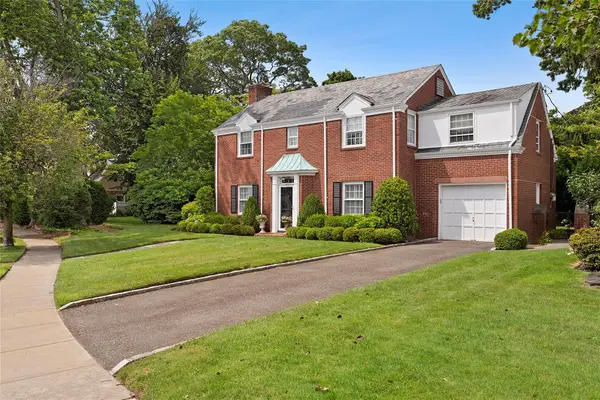 93 Fountain Avenue, Rockville Centre, NY 11570