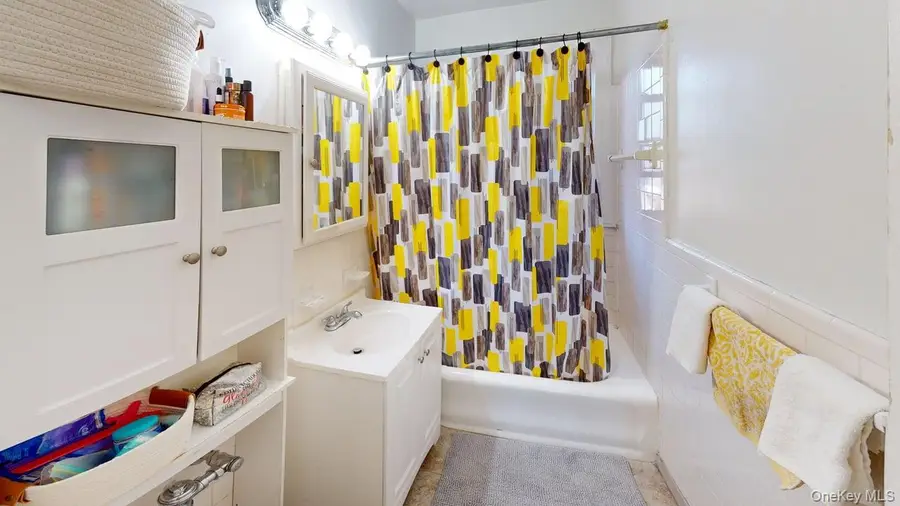 590 E Third Street #2D, Mount Vernon, NY 10553 - Image #3