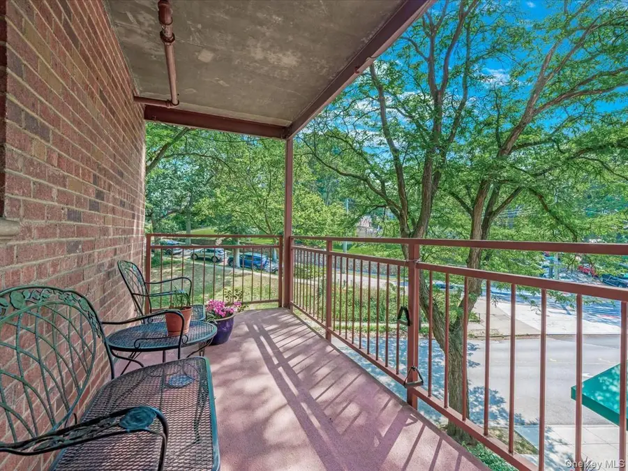 42-30 Douglaston Parkway #3L, Douglaston, NY 11363 - Image #2