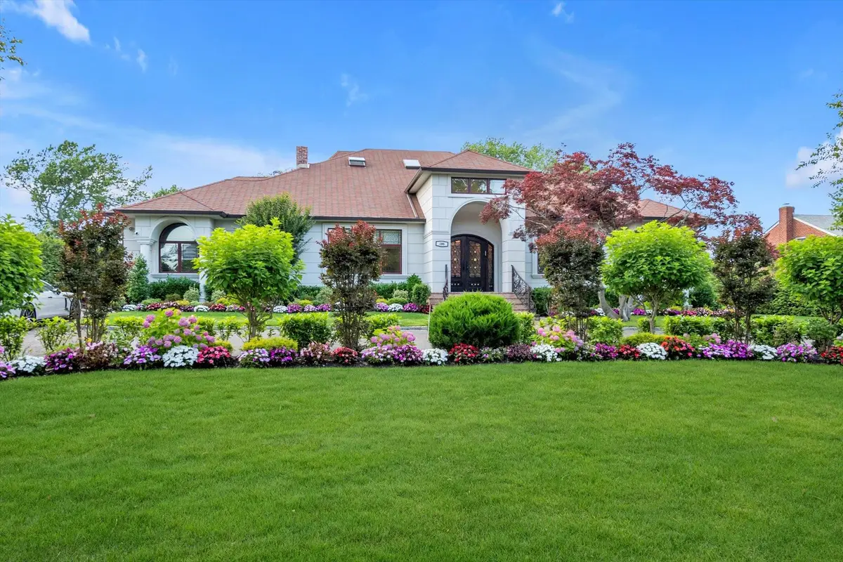 185 Dolphin Drive, Hewlett Neck, NY 11598 - #1