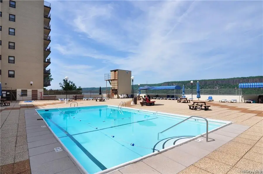 1085 Warburton Avenue #121, Yonkers, NY 10701 - Image #3