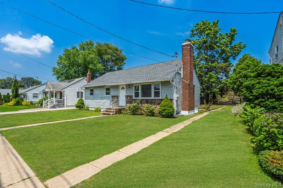 19 Dakota Street, Hicksville, NY 11801 - Image #2