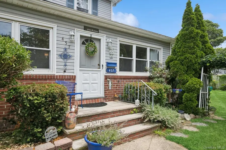 457 Secatogue Avenue, Farmingdale, NY 11735 - Image #3