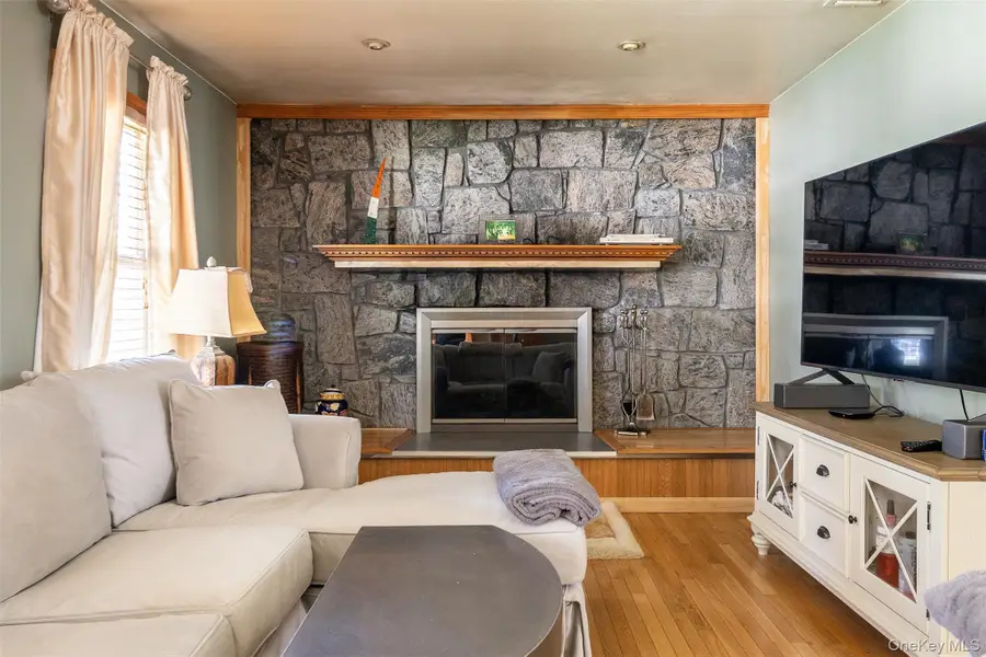 84 Country Club Road, Bellport, NY 11713 - Image #3