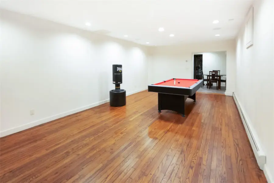 20 Sussex Road, Great Neck, NY 11020 - Image #2