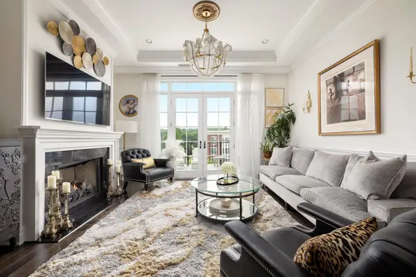 2000 Royal Court #2312, North Hills, NY 11040