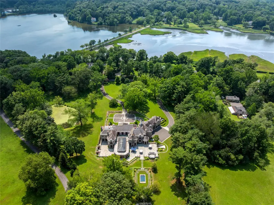 102 Horseshoe Road, Mill Neck, NY 11765 - Image #2