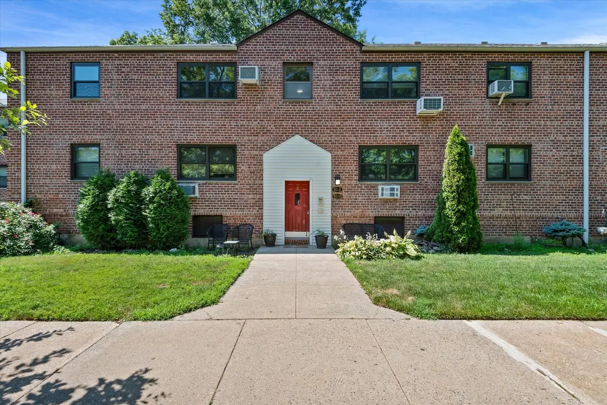 80-11 Shore Parkway #1L, Howard Beach, NY 11414 - Image #1