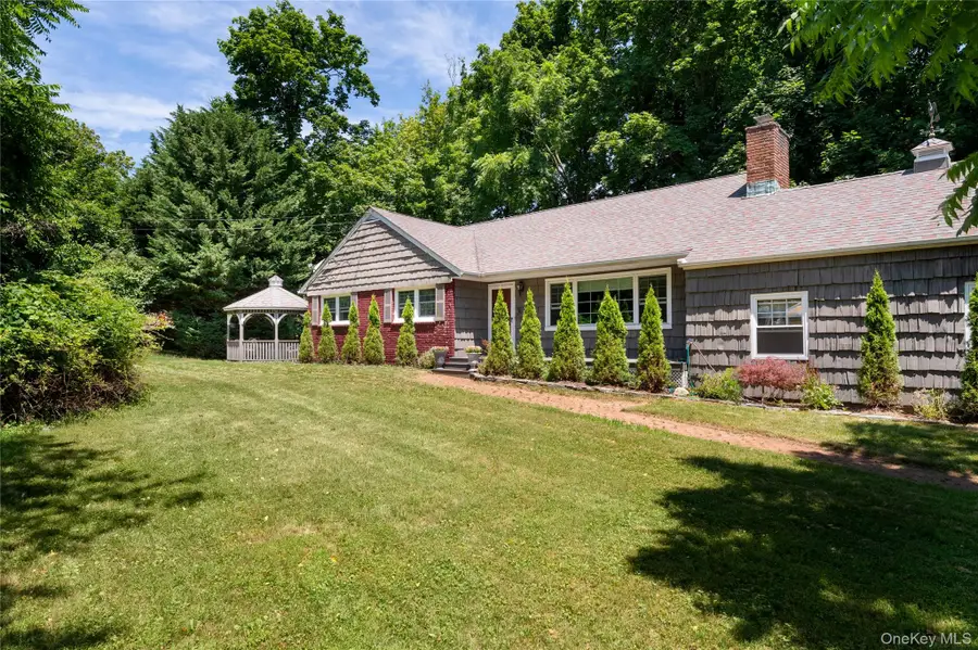 11 Quaker Path, Stony Brook, NY 11790 - Image #2