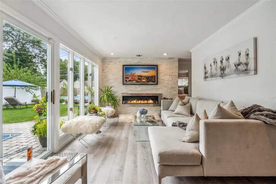 55 Duckpond Drive N, Wantagh, NY 11793 - Image #2