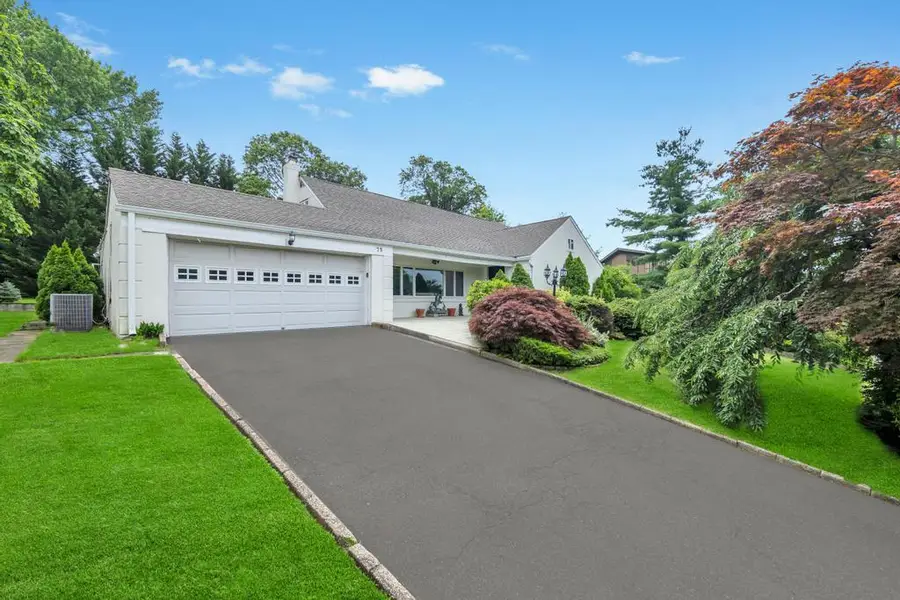 75 Greenleaf Hill, Great Neck, NY 11023 - Image #2