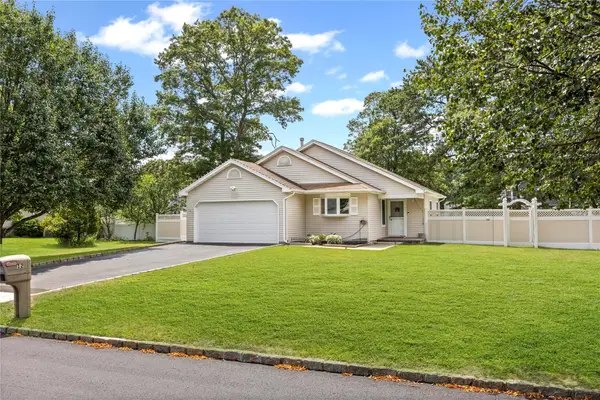 12 Nicole Lane, Coram, NY 11727