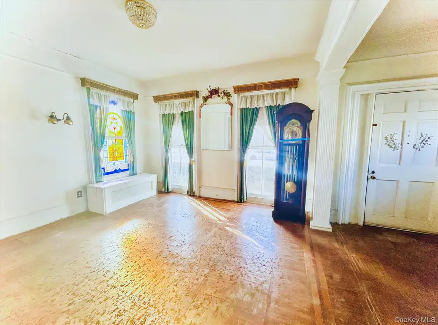 25 Shore Lane, Bay Shore, NY 11706 - Image #2