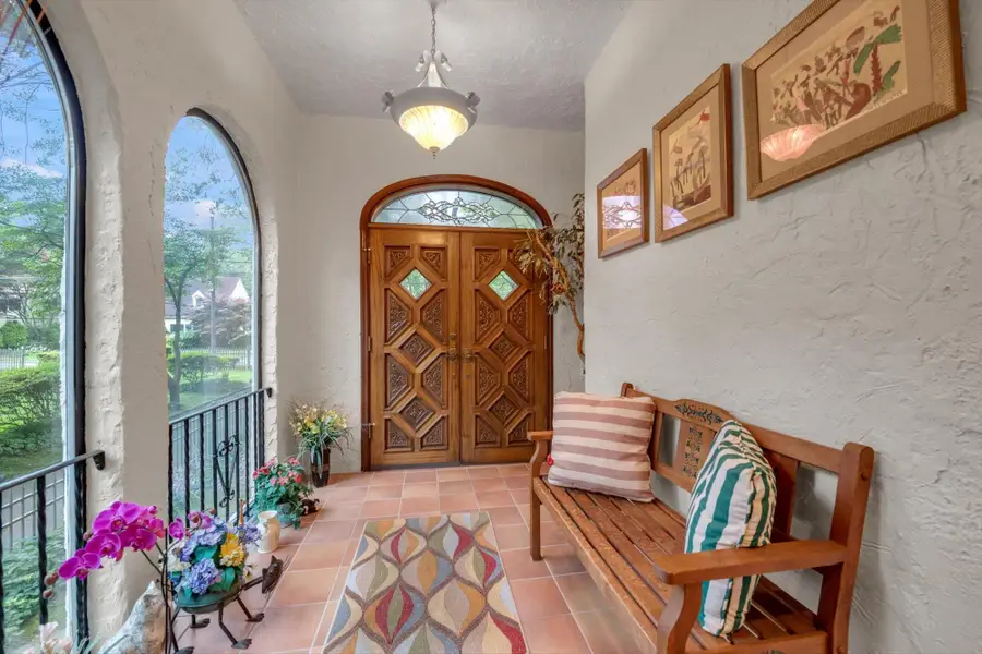 23 Burbury Lane, Great Neck, NY 11023 - Image #3