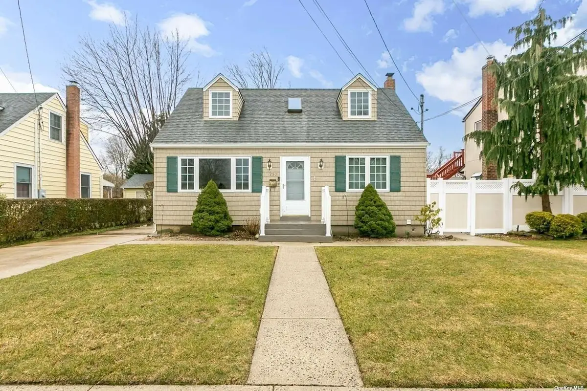250 N Rutherford Avenue, Massapequa, NY 11758 - Image #1