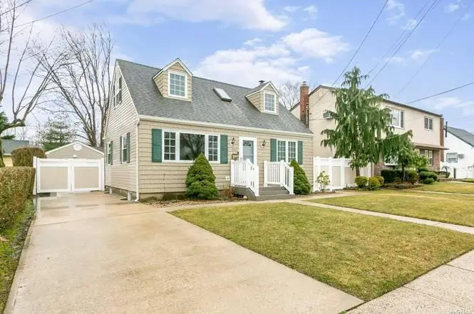 250 N Rutherford Avenue, Massapequa, NY 11758 - Image #2