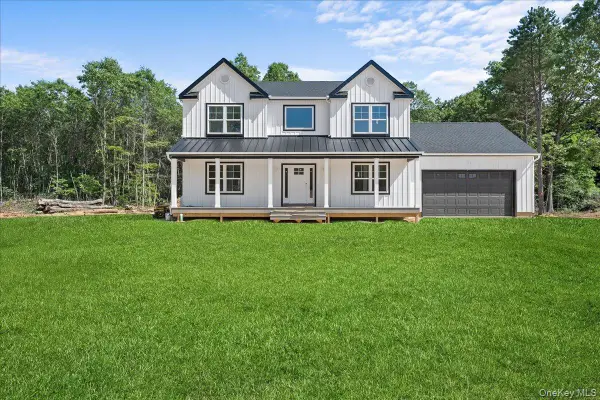 10 Fourth Avenue, Centereach, NY 11720