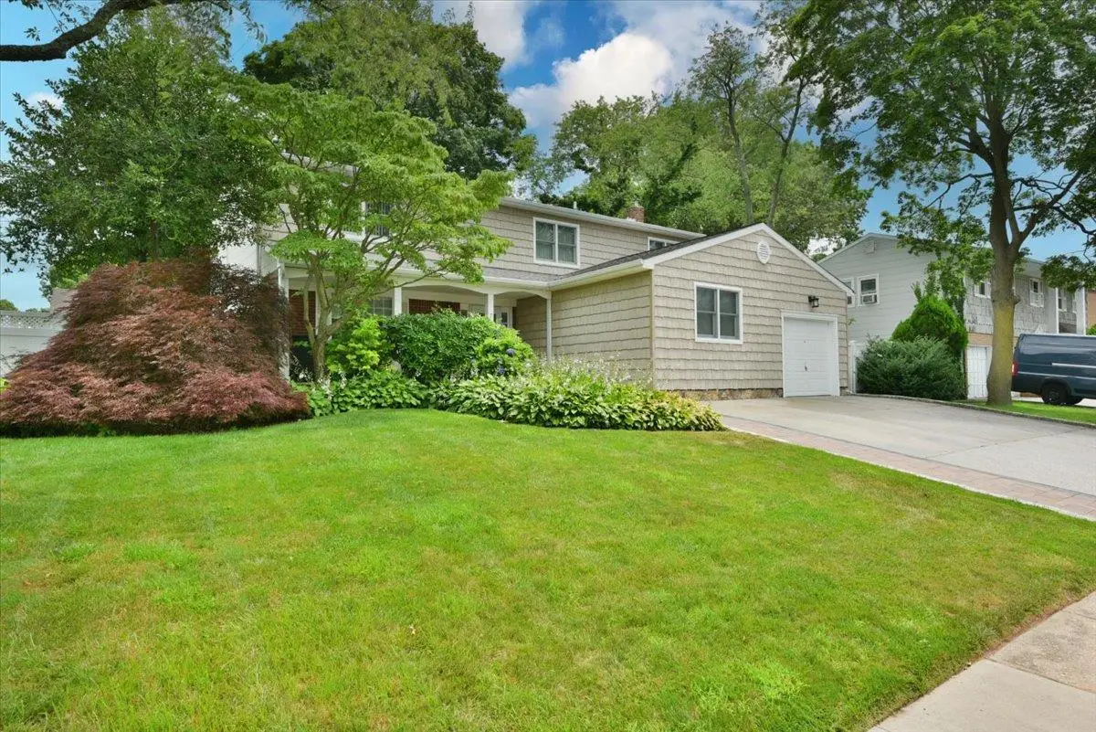 7 Albergo Lane, Syosset, NY 11791 - #1