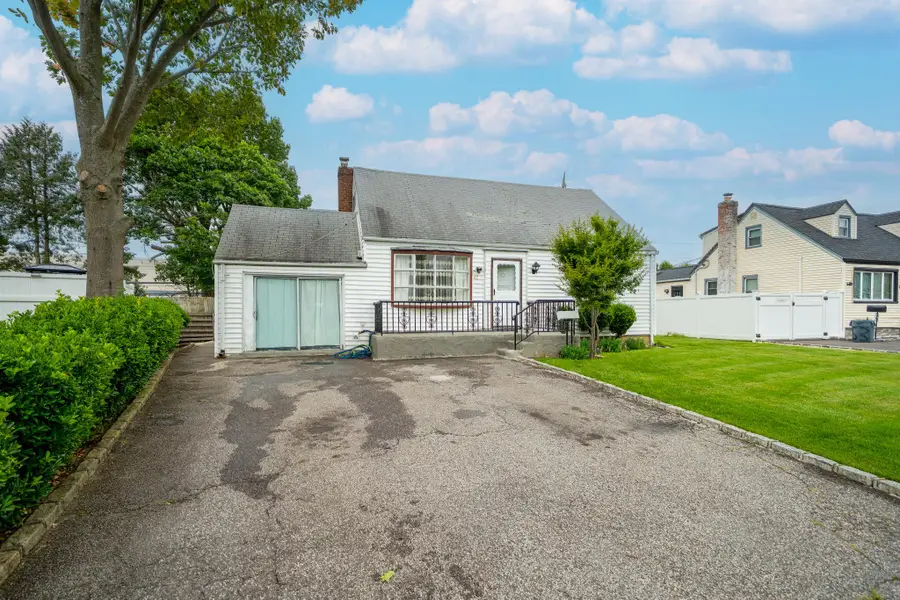 47 Cardinal Road, Levittown, NY 11756 - Image #2