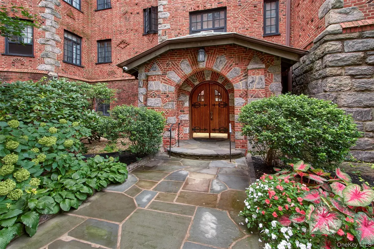 45 W Pondfield Road #1F, Bronxville, NY 10708 - Image #1