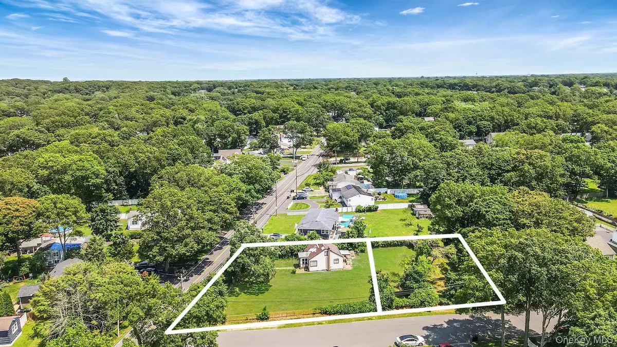318 B Johnson Avenue, Ronkonkoma, NY 11779 - Image #1