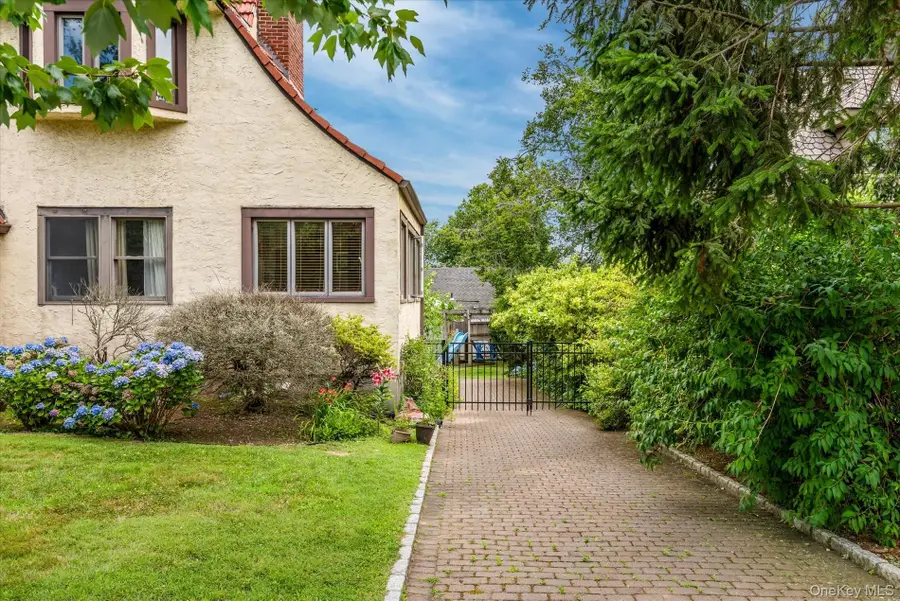 118 Carver Terrace, Yonkers, NY 10710 - Image #2