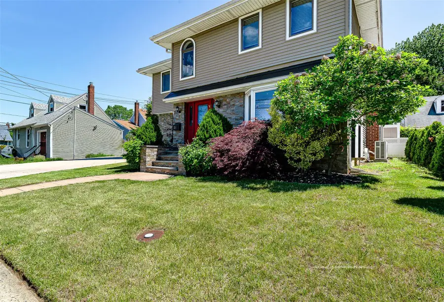 3 Grant Avenue, Albertson, NY 11507 - Image #3