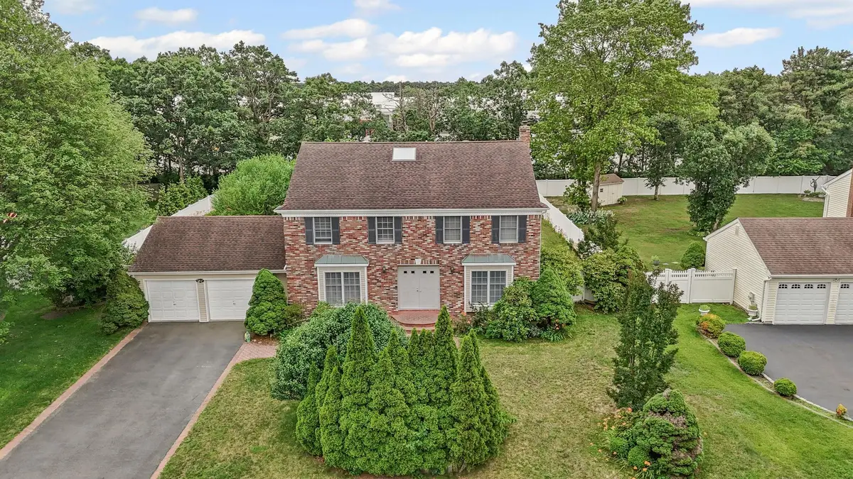 30 Ashford Drive, Bohemia, NY 11716 - Image #1