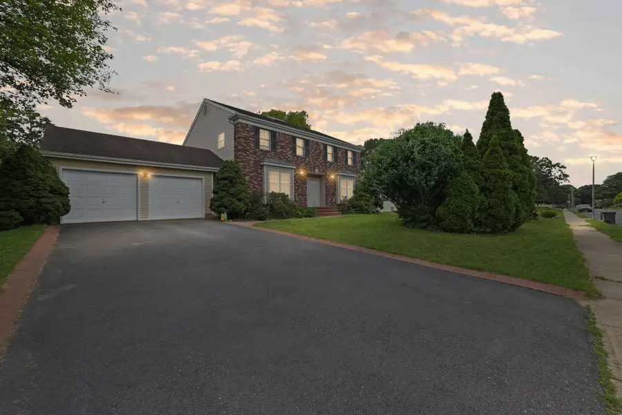 30 Ashford Drive, Bohemia, NY 11716 - Image #2