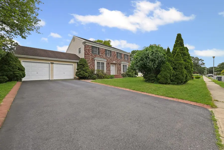 30 Ashford Drive, Bohemia, NY 11716 - Image #3