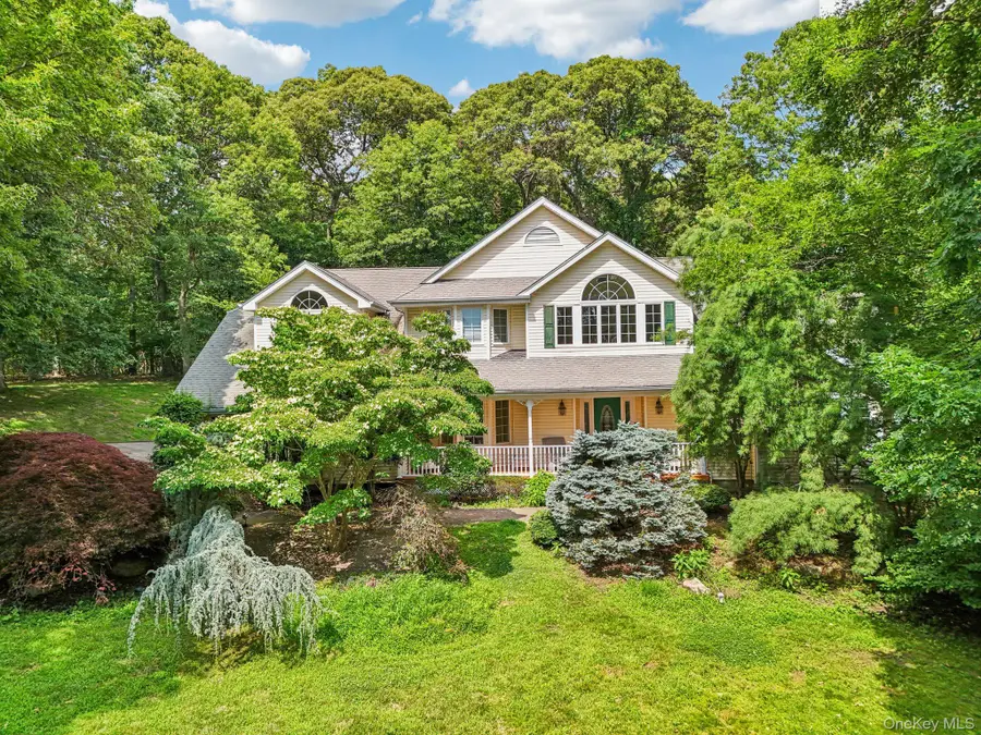 10 Bryan Meadow Path, Northport, NY 11768 - Image #2