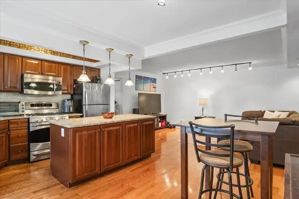 81 Edwards Street #T, Roslyn Heights, NY 11577