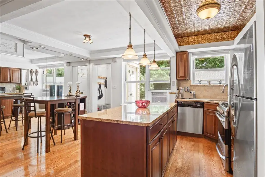 81 Edwards Street #T, Roslyn Heights, NY 11577 - Image #3