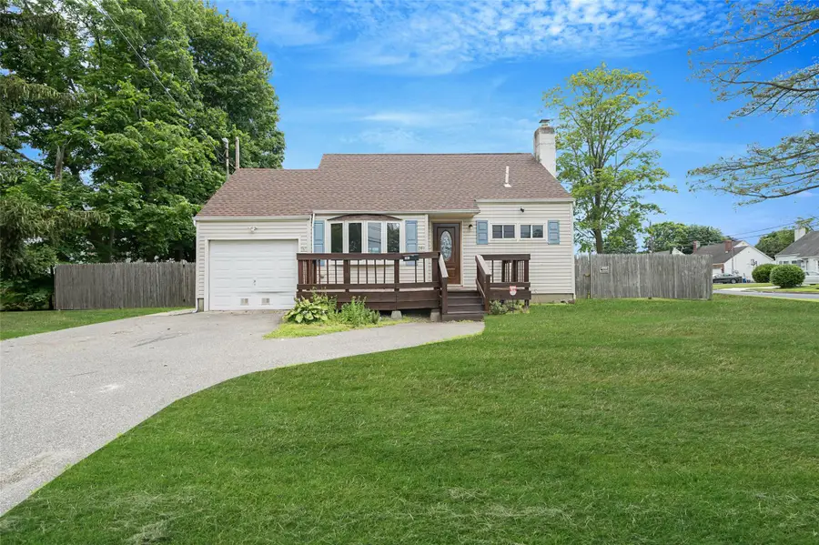 281 Carlls Path, Deer Park, NY 11729 - Image #2