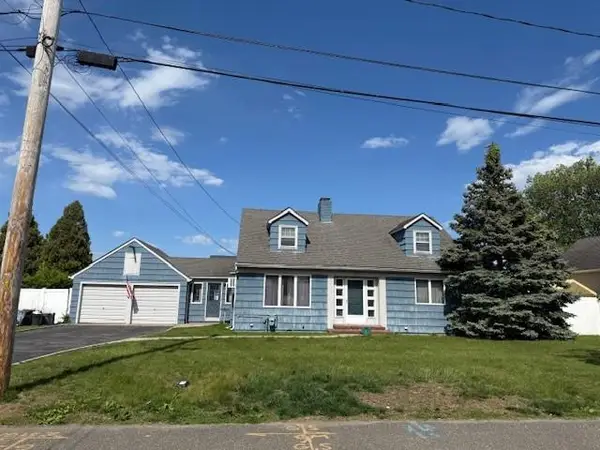 624 Adams Avenue, Lindenhurst, NY 11757